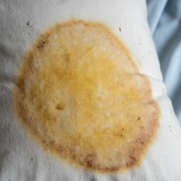 Why Do Pillows Turn Yellow and How to Restore Their Freshness